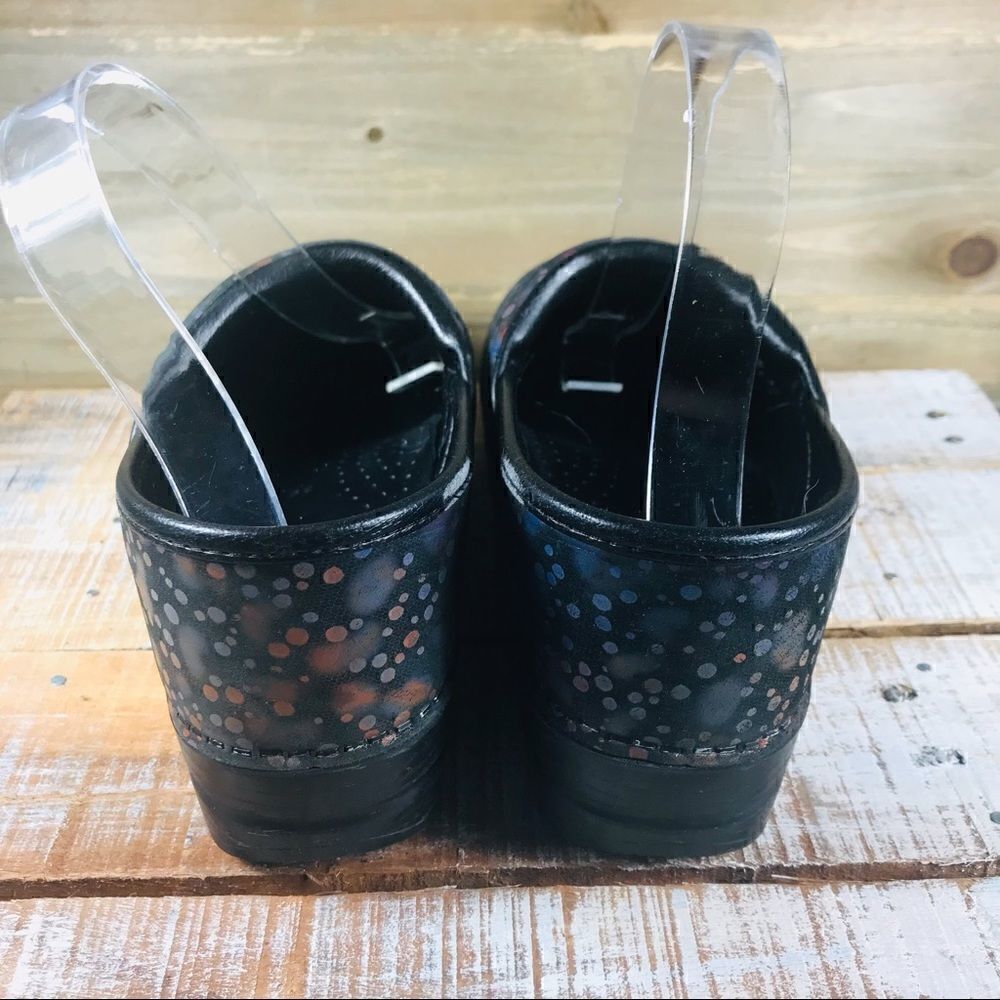 ✅Dansko Multi patterned professional clogs - Picture 2 of 7